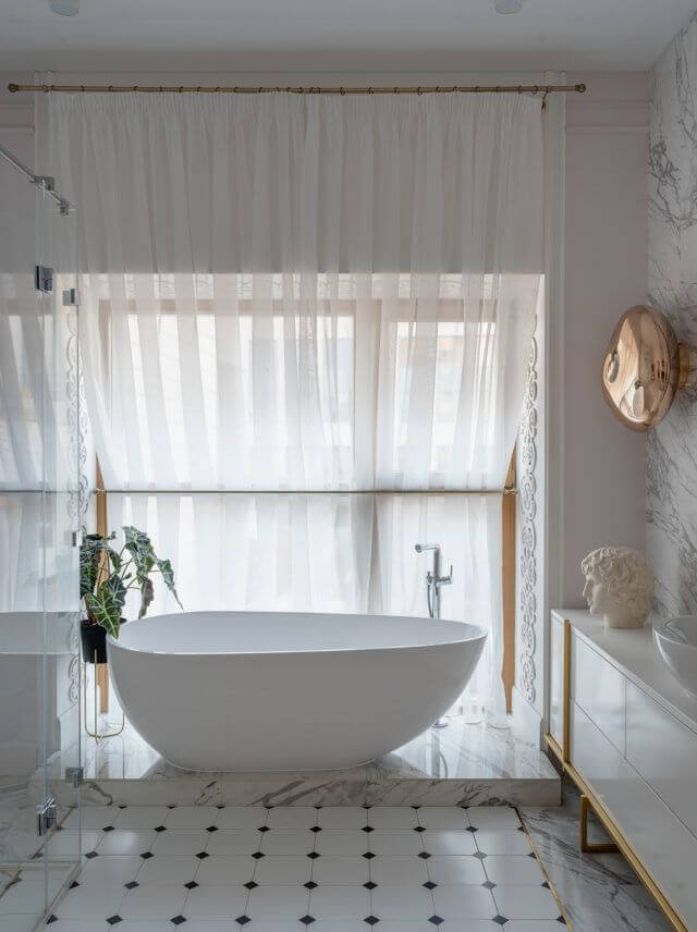 роскошная во французском стиле ванная комната