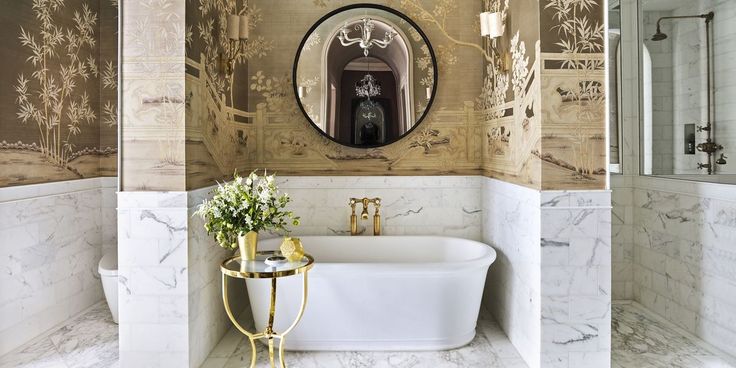 роскошная в стиле барокко ванная комната