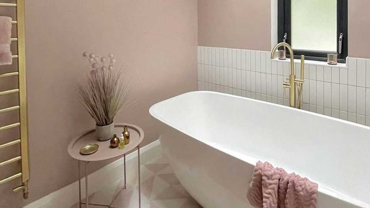 роскошная цвета пыльная роза ванная комната