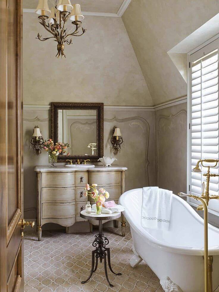 дивная в стиле рококо ванная комната